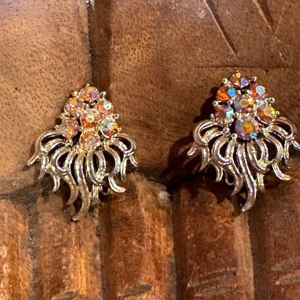 VTG Elegant Goldtone & Pink Crystal Clip On Earrings